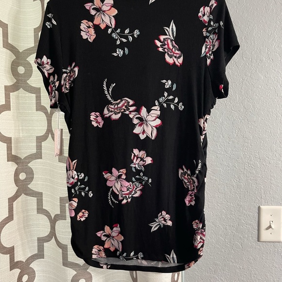 Candie's Floral Cut Out Detail Top NWT! - Picture 4 of 5